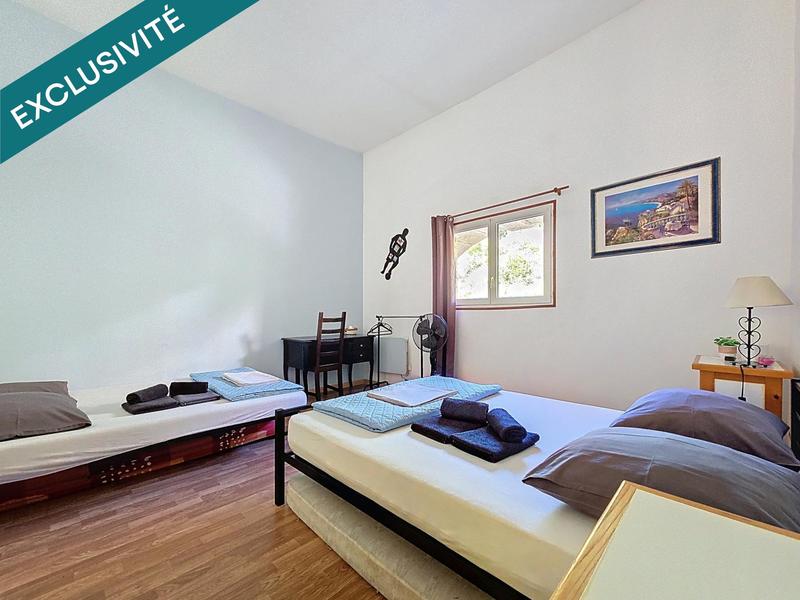 Maison - 230 m² - 10 pièces