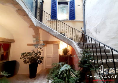 Maison - 182 m² - 8 pièces