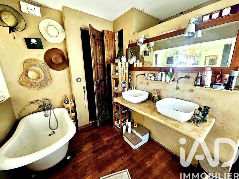 Maison - 181 m² - 7 pièces