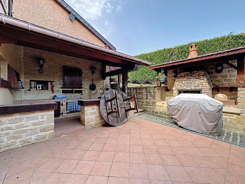 Maison - 352 m² - 8 pièces