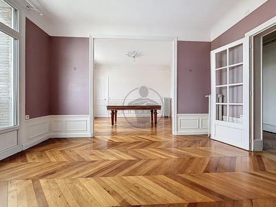 Appartement - 125 m² - 5 pièces