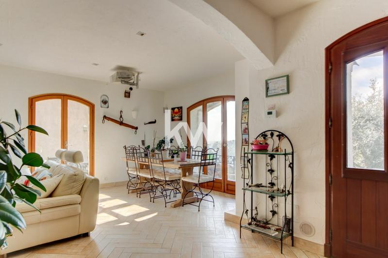 Maison traditionnelle - 140 m² - 6 pièces