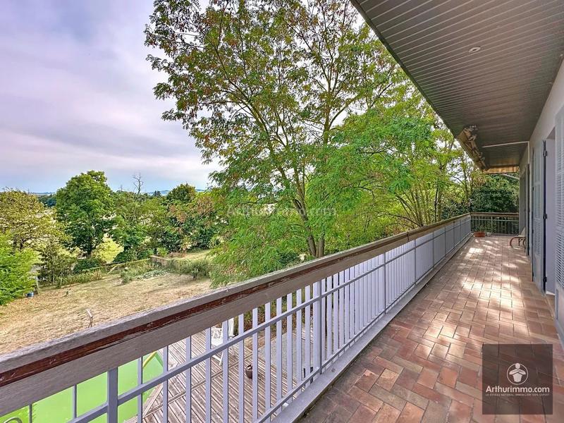 Maison - 303 m² - 10 pièces