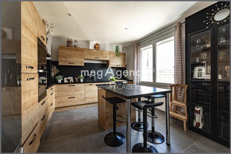 Maison - 161 m² - 9 pièces