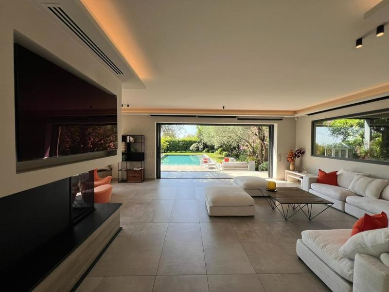 Propriété - 256 m² - 7 pièces