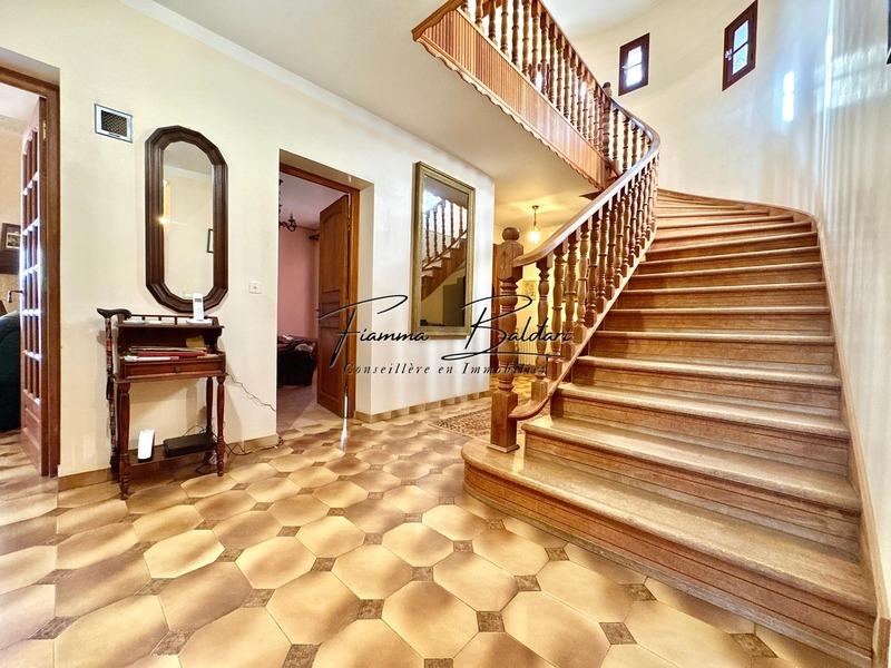 Maison - 206 m² - 7 pièces