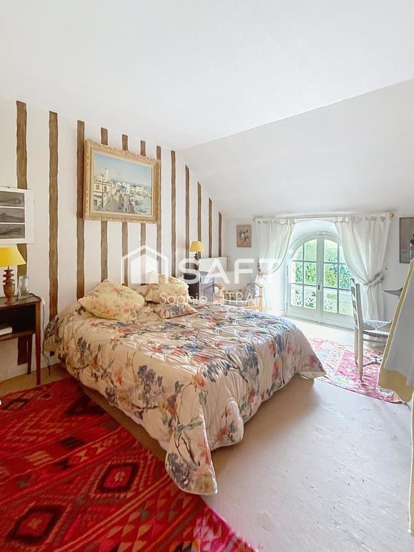 Maison - 250 m² - 8 pièces