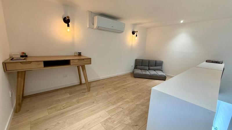 Maison - 220 m² - 8 pièces