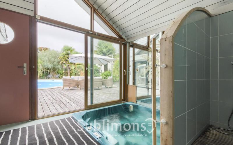 Maison - 240 m² - 9 pièces