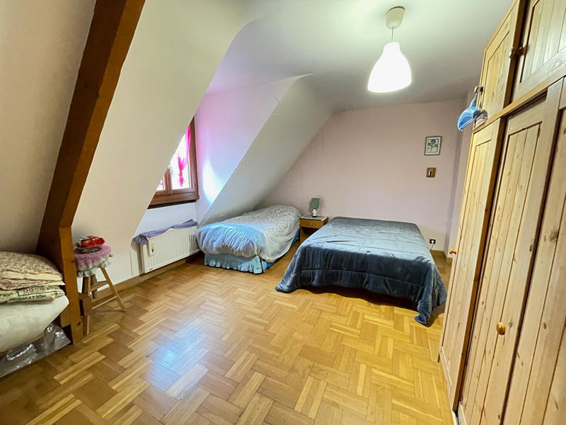 Maison - 180 m² - 9 pièces