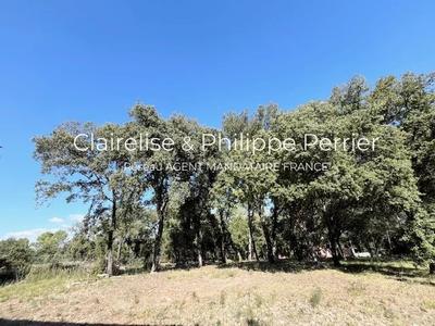 Terrain constructible - 2 214 m²