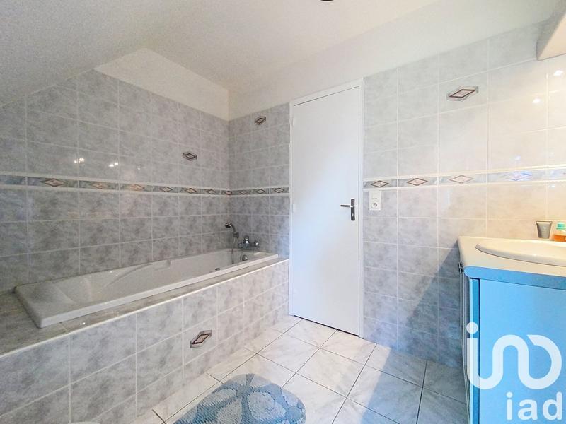 Maison - 219 m² - 6 pièces