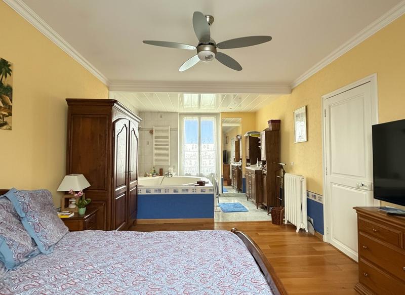 Maison - 223 m² - 12 pièces