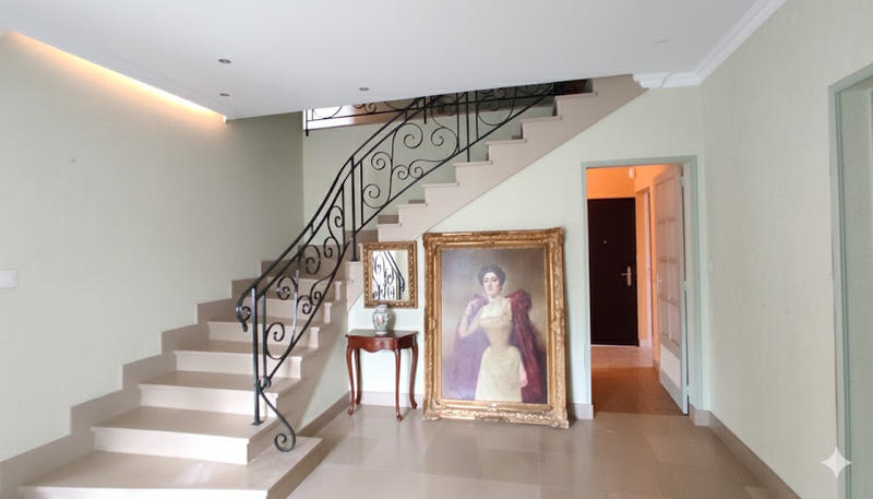 Maison - 222 m² - 6 pièces