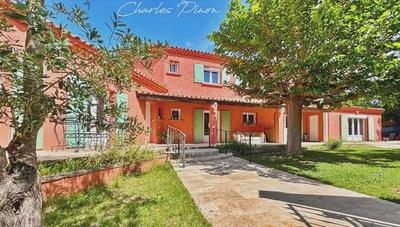 Maison - 200 m² - 7 pièces