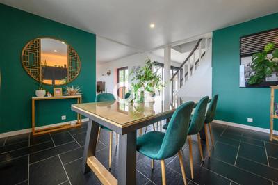 Maison - 140 m² - 5 pièces