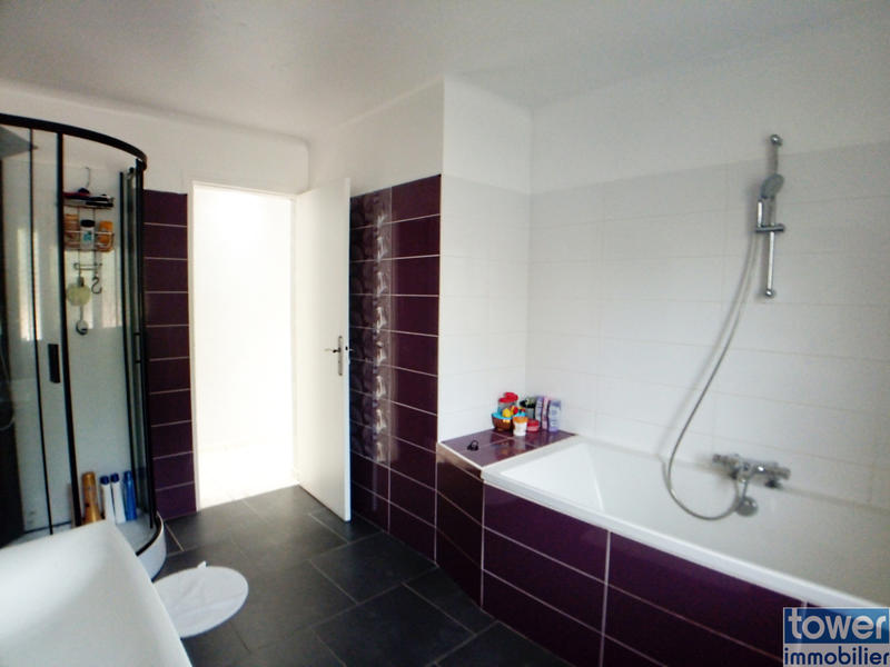 Maison - 220 m² - 7 pièces