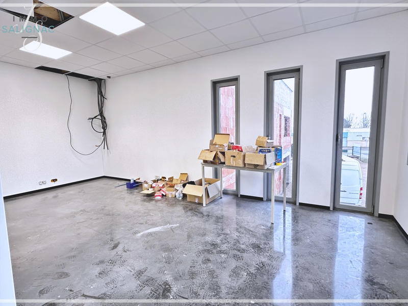 Local d'activités - 268 m²