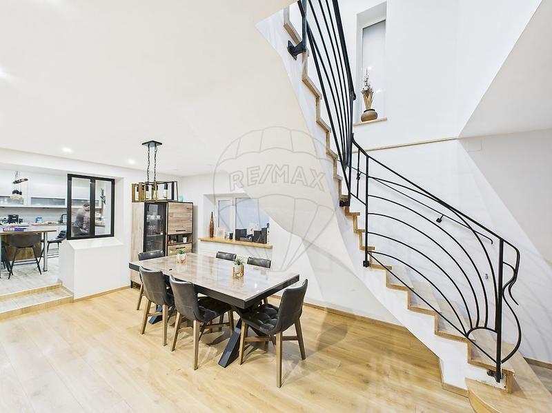 Maison - 190 m² - 5 pièces