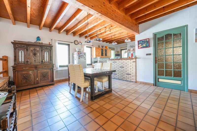 Villa - 252 m² - 6 pièces