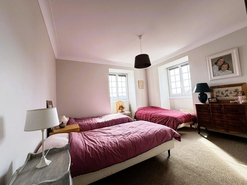 Maison - 204 m² - 9 pièces