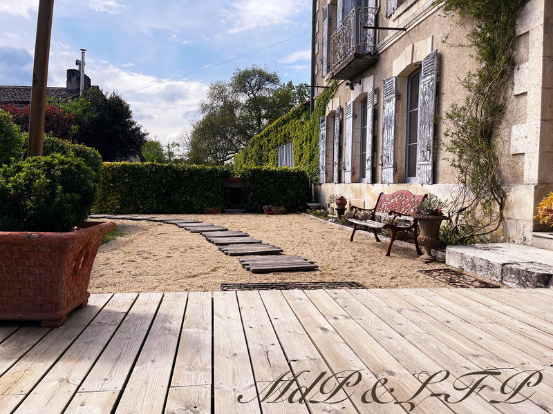 Maison - 262 m² - 7 pièces