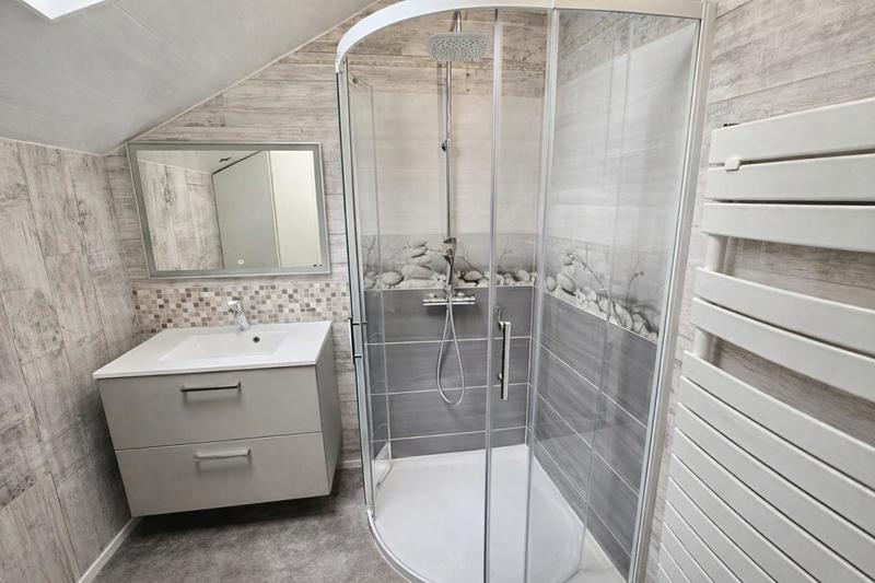 Maison - 99 m² - 5 pièces