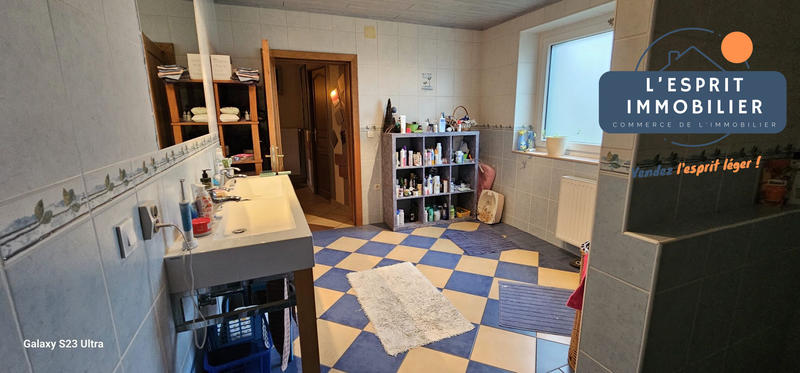 Maison - 250 m² - 8 pièces