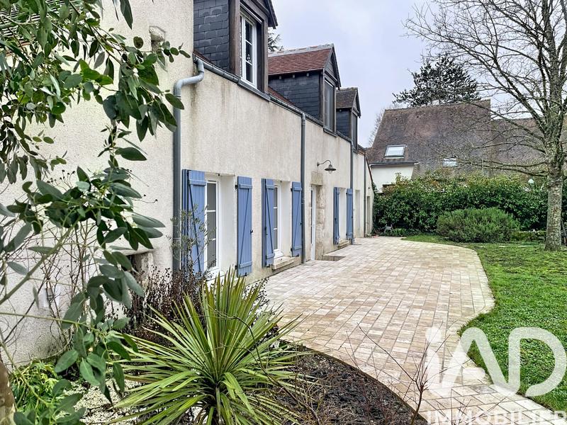 Maison - 184 m² - 9 pièces