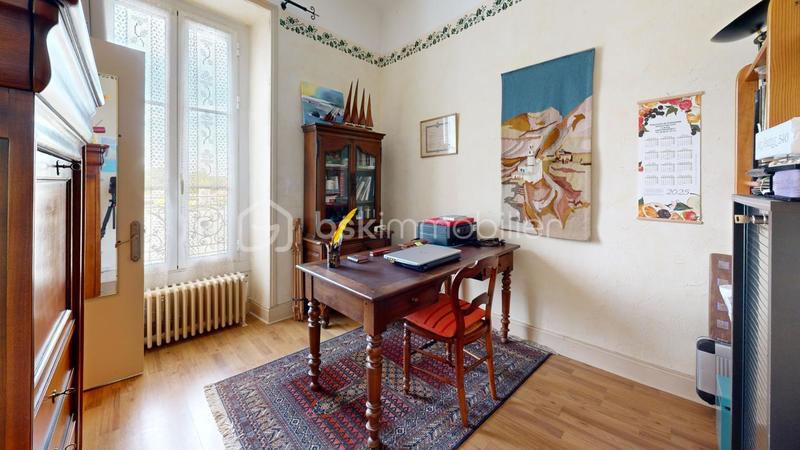 Maison - 241 m² - 8 pièces