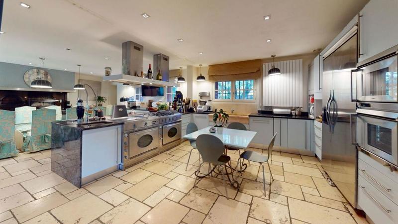 Propriété - 980 m²