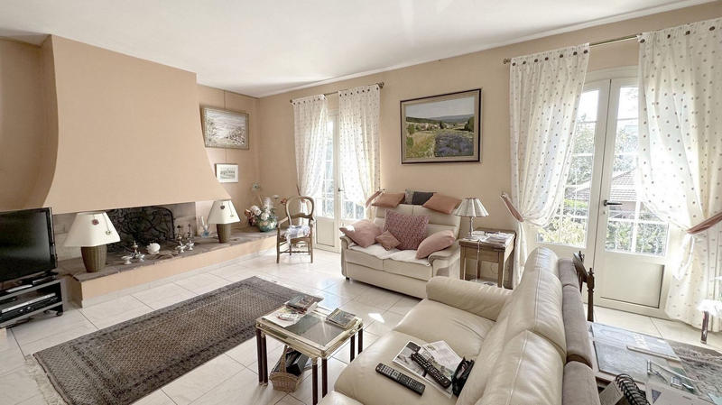 Maison - 320 m² - 10 pièces