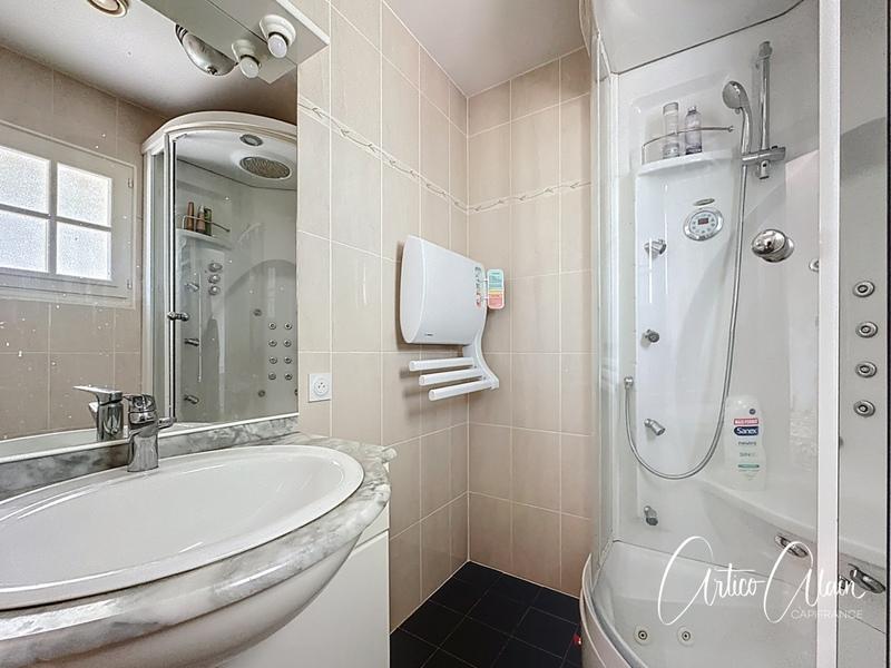 Maison - 220 m² - 7 pièces