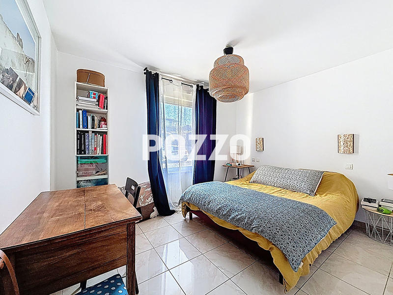 Appartement - 100 m² - 5 pièces