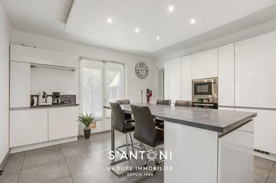 Maison - 202 m² - 6 pièces