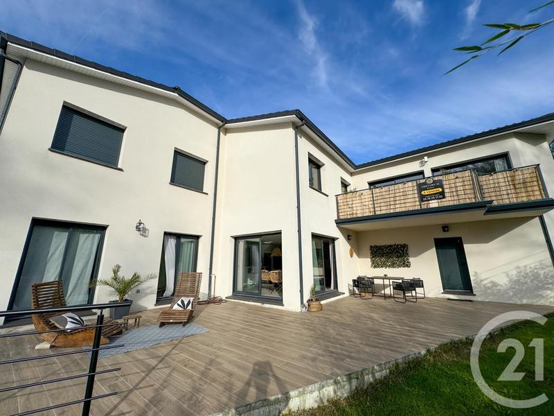 Maison - 304 m² - 7 pièces