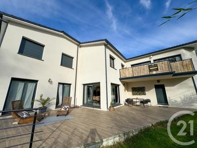 Maison - 304 m² - 7 pièces