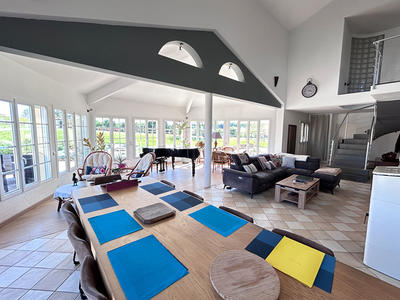 Maison - 245 m² - 7 pièces
