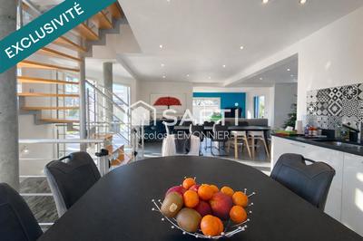 Maison - 240 m² - 6 pièces