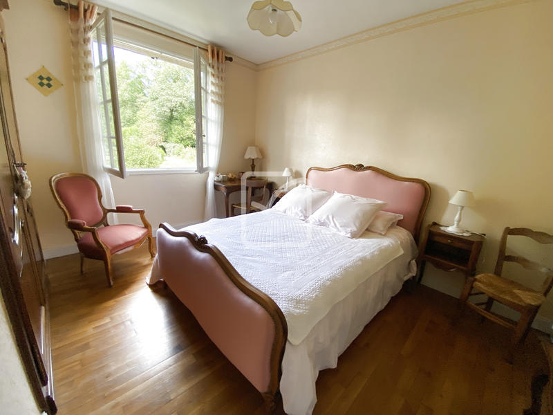 Propriété - 250 m² - 11 pièces