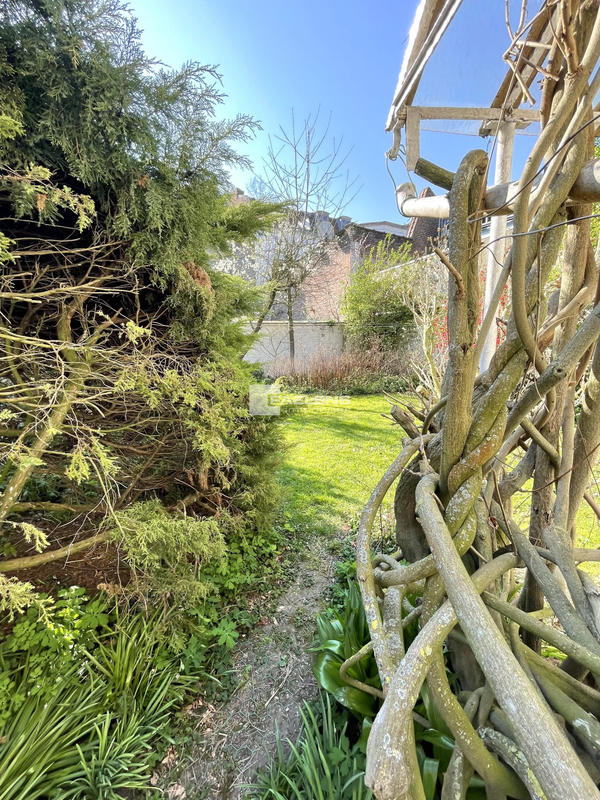 Maison - 230 m² - 6 pièces