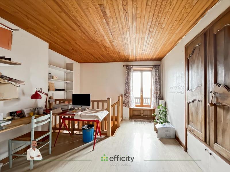 Demeure - 330 m² - 11 pièces