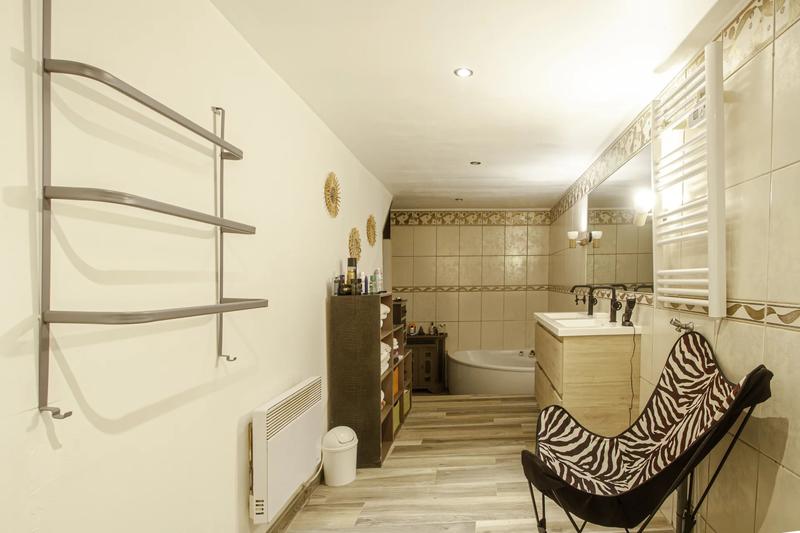 Appartement - 155 m² - 6 pièces