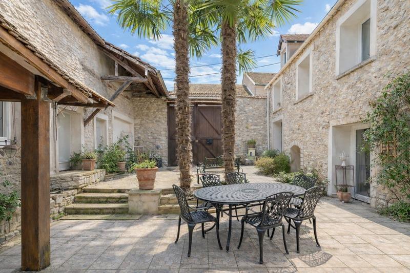 Maison en pierre - 150 m² - 6 pièces