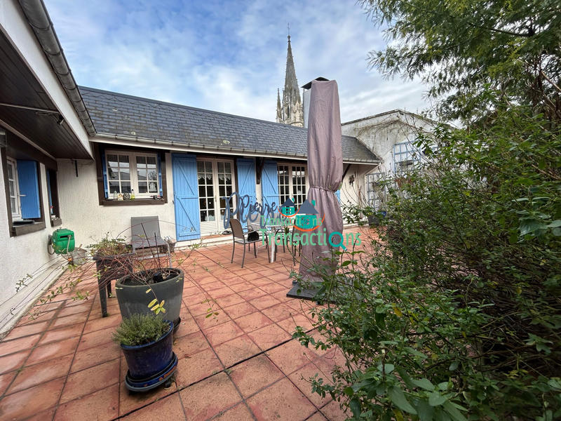 Maison - 236 m² - 7 pièces