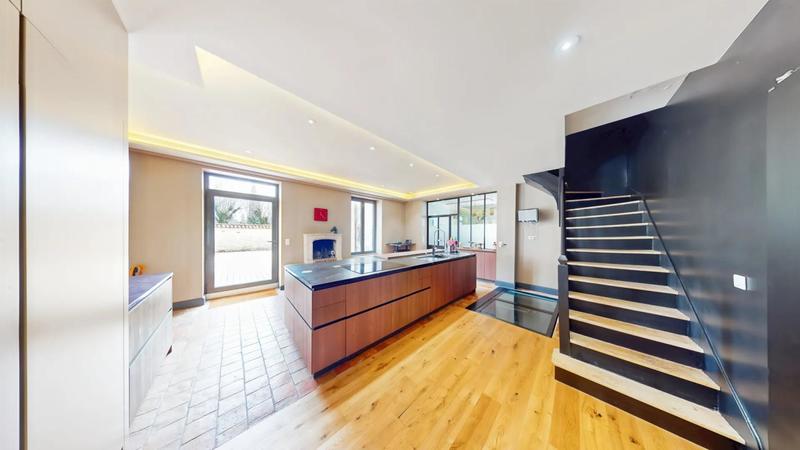 Propriété - 291 m² - 9 pièces