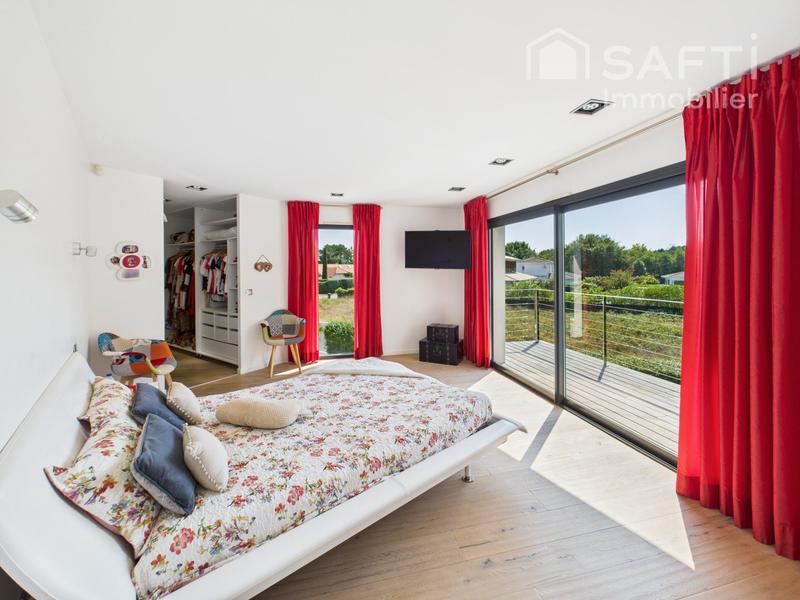 Maison - 390 m² - 9 pièces