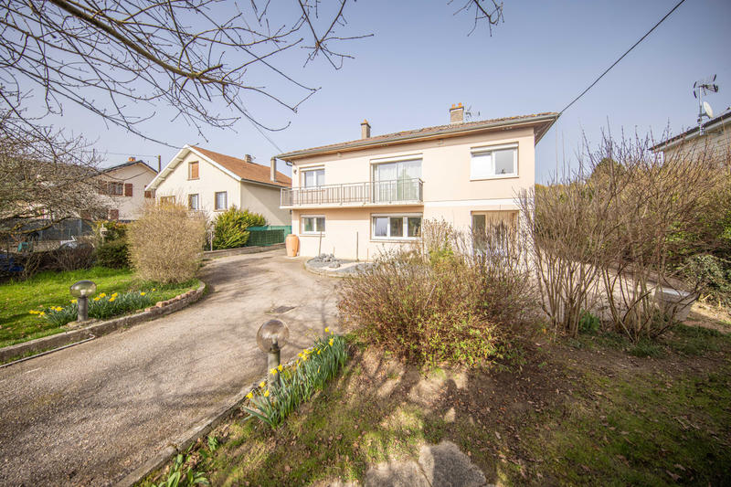 Maison - 257 m² - 10 pièces