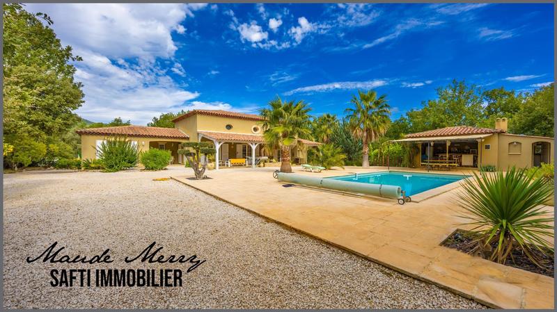 Maison - 230 m² - 6 pièces