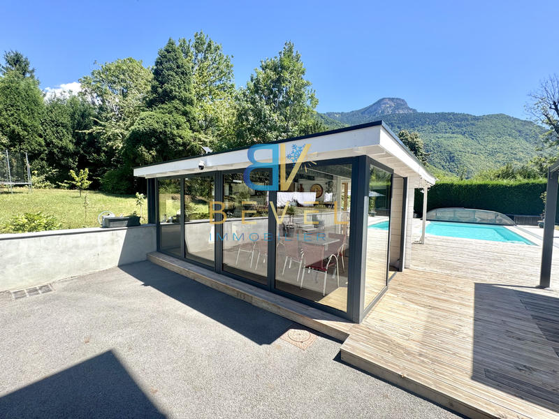 Propriété - 446 m² - 12 pièces